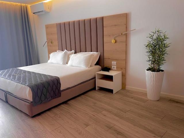 Ebbi Hotel Dhermi Exterior photo