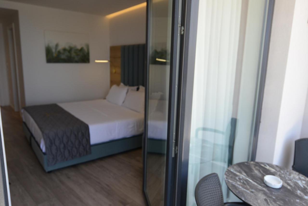 Ebbi Hotel Dhermi Exterior photo